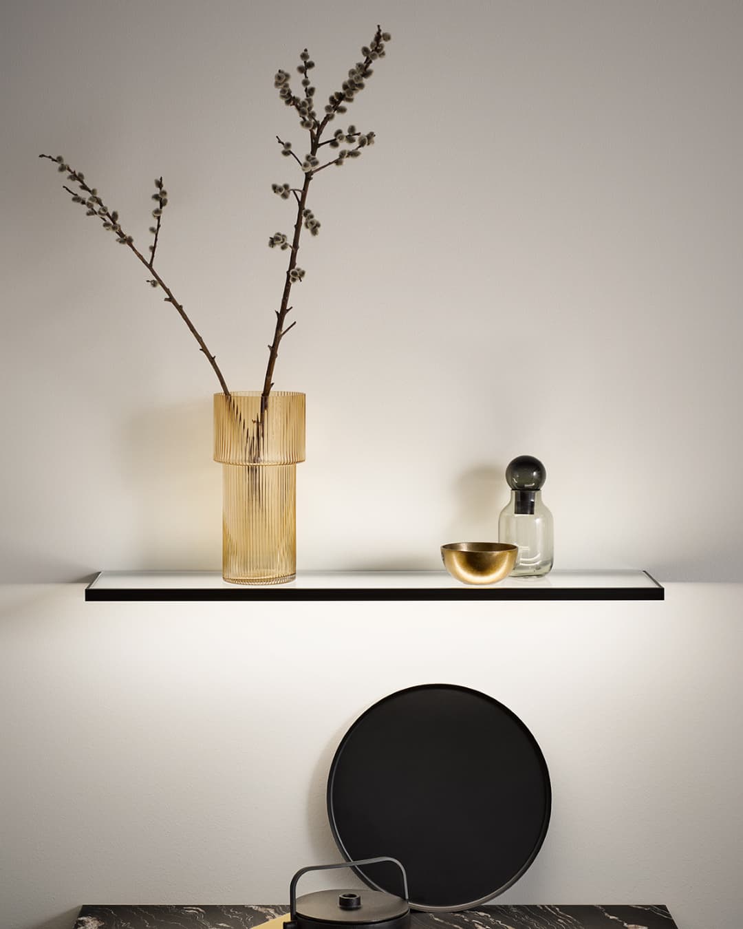 Étagère murale fine avec éclairage LED une solution déco et gain de place pour petite cuisine IDÉO